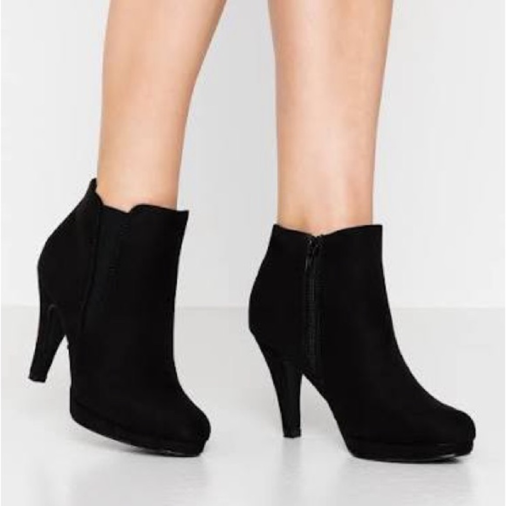 Black faux Suede booties